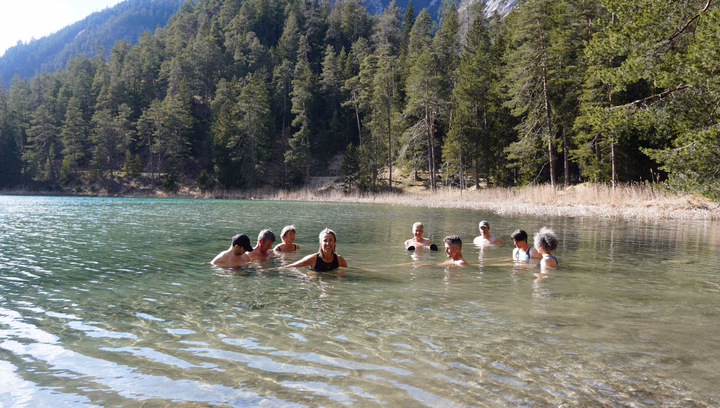 Teilnehmer beim Eisbaden 